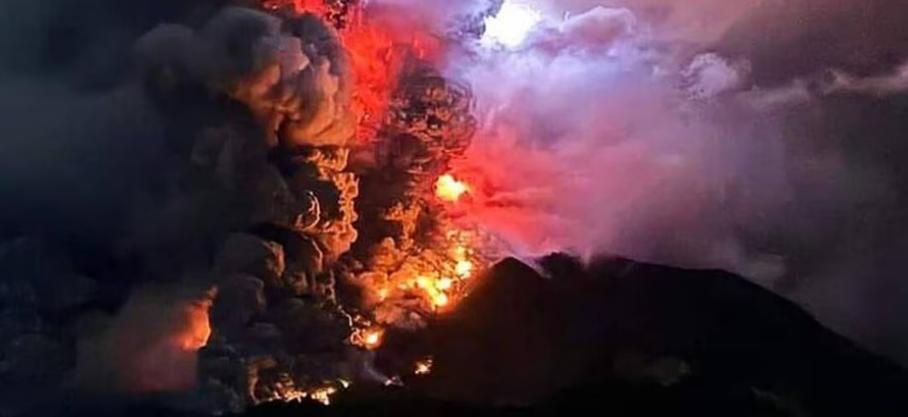 Indonésie : le volcan Ruang est rentré en éruption 